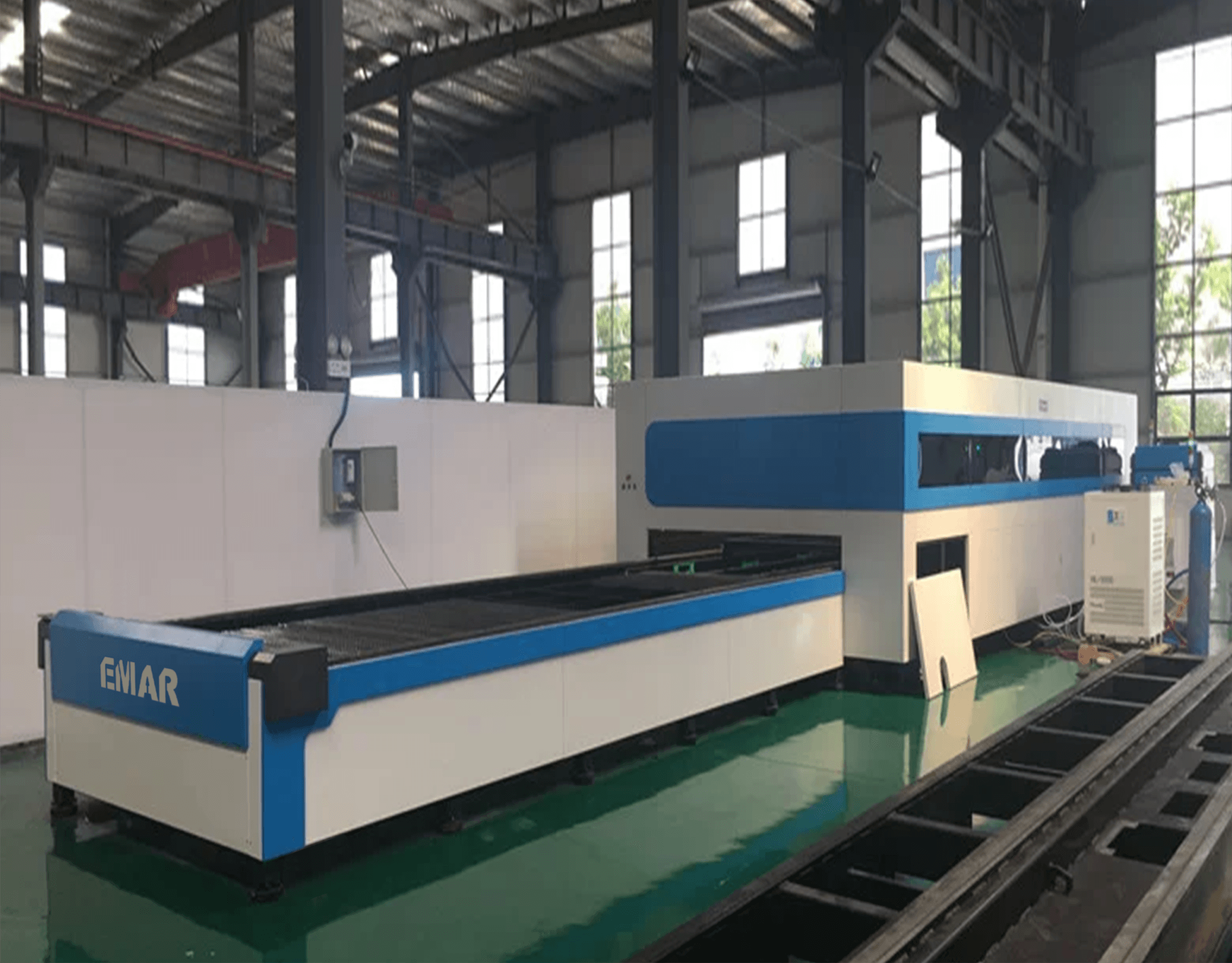 Exchange Table Fiber Laser Cutting Machine Side View